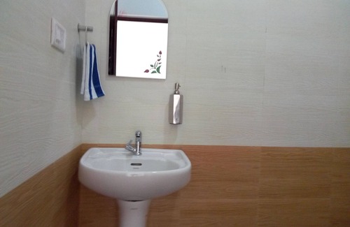 Kumily House | WILD WINDOW Homestay in front of Periyar Tiger Reserve forest