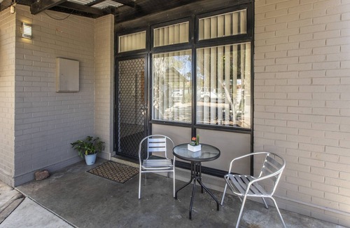 Araluen House | Wild Yam Artstay -Alice Springs