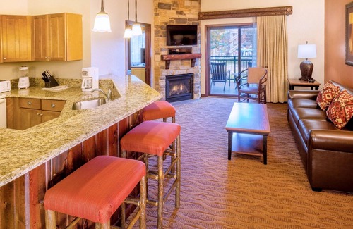 Lake Delton House | Wilderness & Water Parks! 1 Bedroom in a Luxury Property