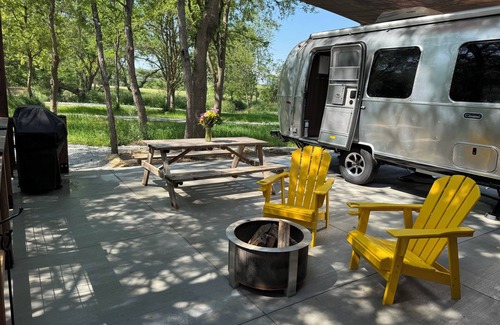 Ashland House | Wildflower Airstream with 4 Person Hot Tub