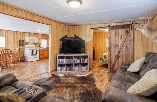 Jennings Cottage | Wildlife Preserve camphouse in Jennings- Includes Tour