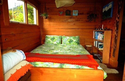 Hari Hari Cabin | Wildside Lodge (romantic off-grid cabin)