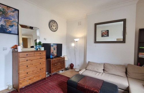 Mapesbury Apartment | Willesden Green One Bedroom Apartment With Parking