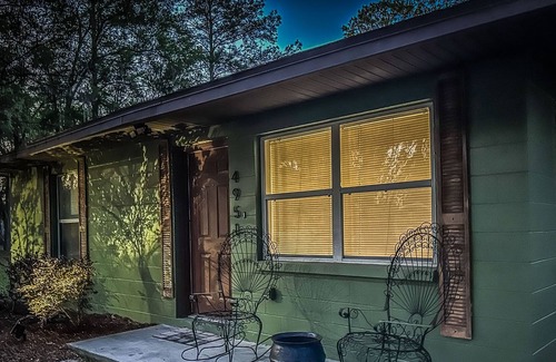 Williston House | Willis Oaks Country Cottage