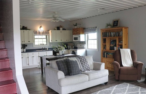 Advance House | Willow Acres- 2BD/2BA w/BBQ and outdoor patio