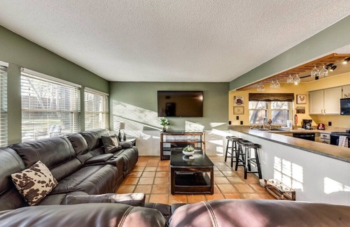 Bedford House | Willow Bend: 4-Bedroom Tranquil Escape