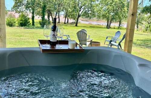 Madill Other | Willow Heaven - Lakefront Cabin Escape