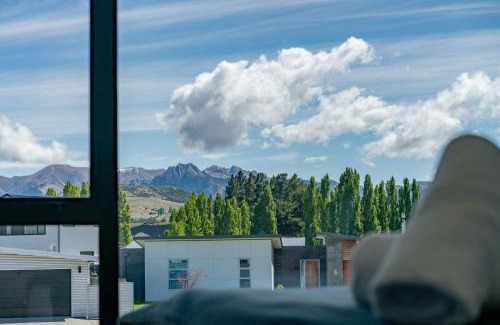 Albert Town Apartment | Willow Lane
