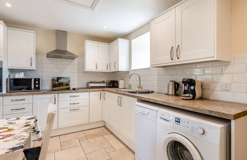 Maiden Newton House | WILLOW, pet friendly, character holiday cottage in Maiden Newton
