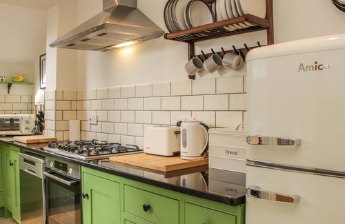 Shrewsbury Cottage | WILLOW VIEW, family friendly, character holiday cottage in Shrewsbury