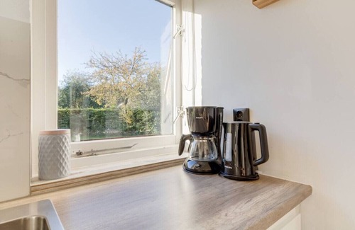 Zwiggelte House | Willow Warbler I Modish Chalet with Broad Garden
