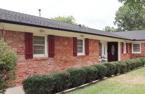 Abilene House | Willow Way - Cozy Brick Home with Outdoor Oasis
