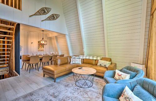 Wilmington House | Wilmington Chalet with Hot Tub Less Than 8 Mi to Mount Snow!