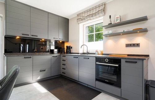 Krummhoern House | Wind in the trees - Luxurious vacation home "Wind in the trees" right by the water