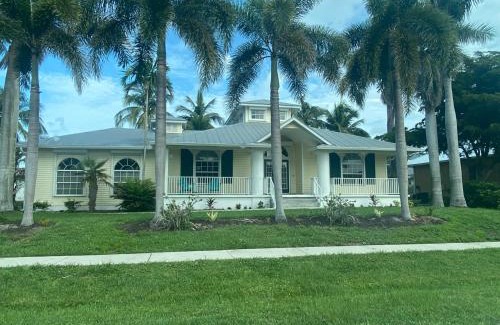 Marco Island Villa | Windemere on Marco Island. 4 BR waterfront home