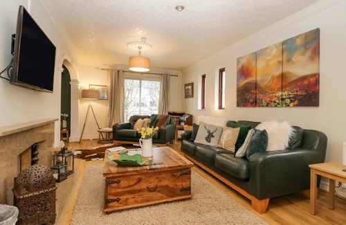 Bowness-on-Windermere House | Windermere spacious 4 bed 4 bath house, parking & 5 mins walk to village & Lake