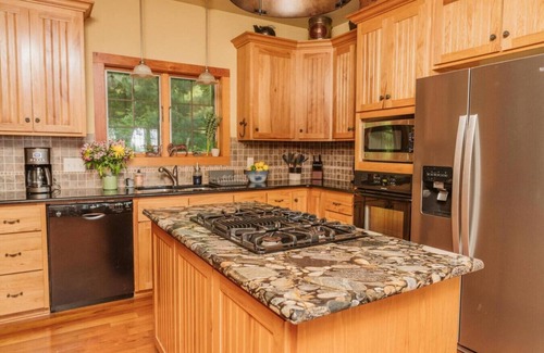 Lansing Cabin | Windfall Farm Stone Cottage