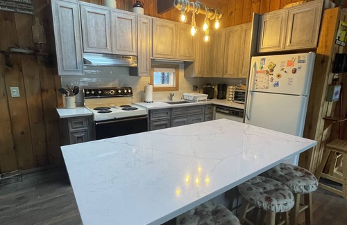 Windham Cabin | Windham Pines Lodge & Hot Tub