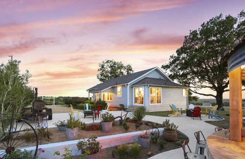 Ennis Other | Windmill Hill- Refurbished 1920 Farm House