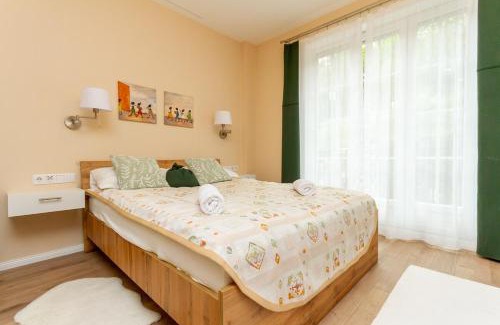 Castle Hill Apartment | Window to the Fishermans Bastion w AC by NW