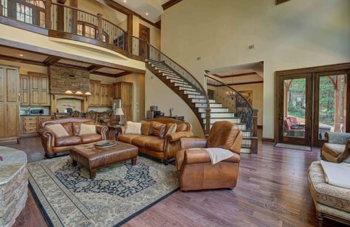 Wedowee House | Windows on Wedowee: Lakefront Luxury Private 4 BR/3.5 BA House w/2-Level Dock