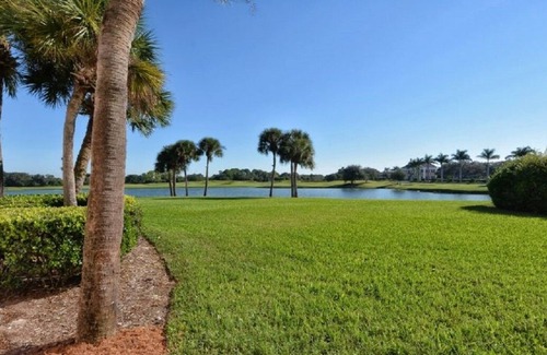 Osprey Apartment | Windsor Lodge Unit 10, Studio, close to the beaches, pool access