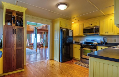 Rangeley House | Windy Cross | Private Waterfront, Dock, Hot Tub & Ping Pong