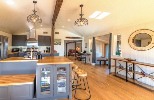 Old Town House | WindyHideaway~NEW & Radiant Retreat! Coastal Family Fun in Bodega Bay! GmRm