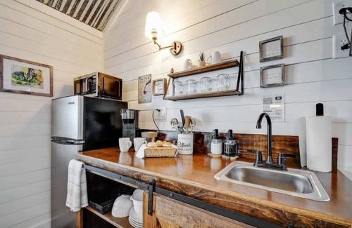 Fredericksburg House | Wine Country Cottage w/Scenic Hill Country Views