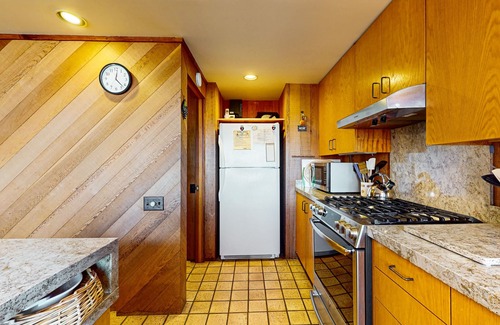 Sea Ranch House | Wine Country getaway with breathtaking ocean views, wood stove, & deck