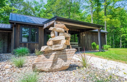 Madison Cabin | Wine Country Spacious Modern Woodside Cabin for 4