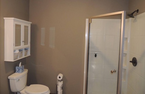 Treloar Bed & Breakfast | Wine Haus: charming cottage with breathtaking views of the Missouri River!