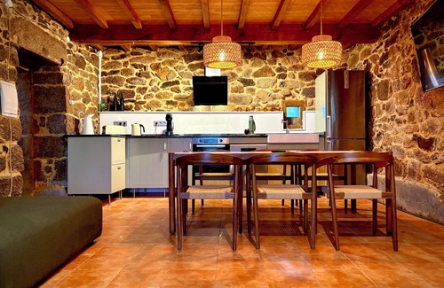 A Peroxa Cottage | Wine Lodge Ribeira Sacra. A refuge between vineyards and mountains.