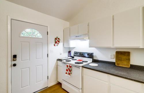 Brenham House | Wine Tours and Antiquing Townhome Near Dtwn Brenham