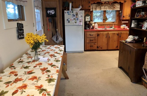 Moultonborough Cottage | Winnespaukee lake front rental with private beach