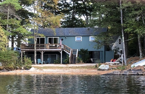 Moultonborough Cottage | Winnespaukee lake front rental with private beach