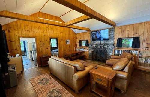 Moultonborough Cabin | Winnipesaukee luxury waterfront 3-BDR home w/dock, views, AC, laundry, beach