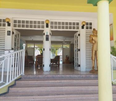 Ocho Rios Apartment | WINS On The Beach (@ Sandcastles Resort)