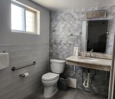 Lyndhurst Hotel | Winslow Motel