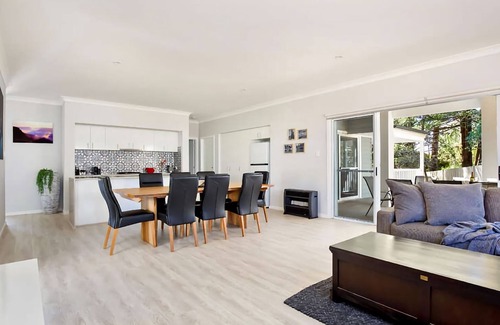 Blackheath House | Winsome | New Modern home beautifully decorated | close to center of Blackheath