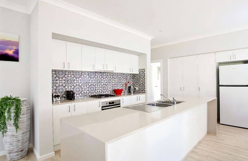 Blackheath House | Winsome | New Modern home beautifully decorated | close to center of Blackheath