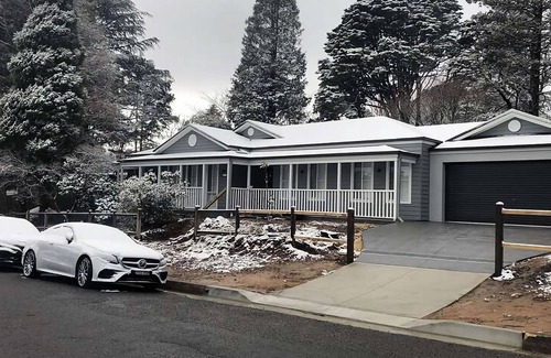 Blackheath House | Winsome | New Modern home beautifully decorated | close to center of Blackheath