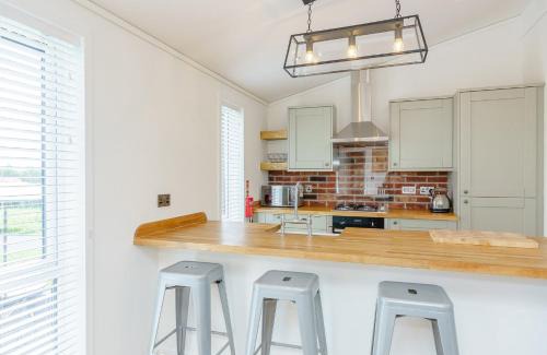 Ellesmere Resort | Winston Farm Lodges