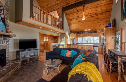 Jasper Cabin | Winston's View: Mountain Views, Fire Pit, Hot Tub