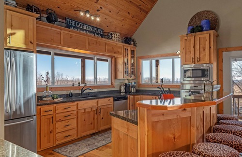 Jasper Cabin | Winston's View: Mountain Views, Fire Pit, Hot Tub