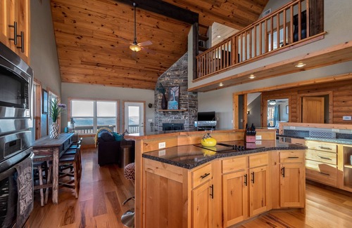 Jasper Cabin | Winston's View: Mountain Views, Fire Pit, Hot Tub