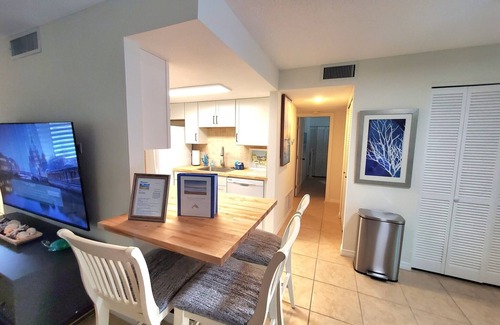 Edgewater House | 🐬🌴WINTER/SPRING DEALS- HEATED POOL- BEACH/RIVER🐬GRILL FENCED🌴THEME PARKS 1HR