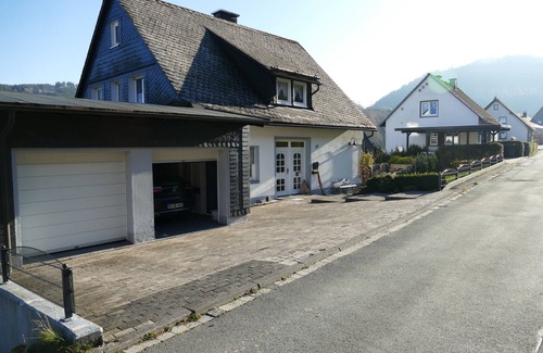 Niedersfeld Apartment | Winterberg -Niederfeld invites you to relax in the Sonnenhaus !