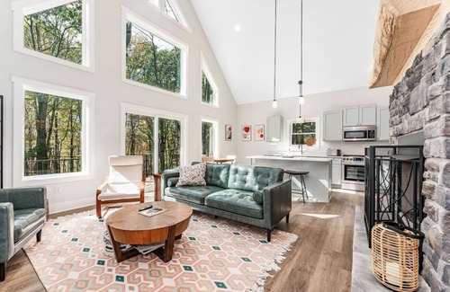 Alpine Lake House | Wintervue: Escape to Nature – Spacious, Pet-Friendly Retreat in WV