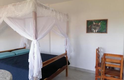 Las Tunas Bed & Breakfast | Wipeout Cabaña Restaurant